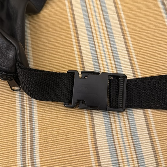 Waist pouch for travel and days out - Picture 11 of 11
